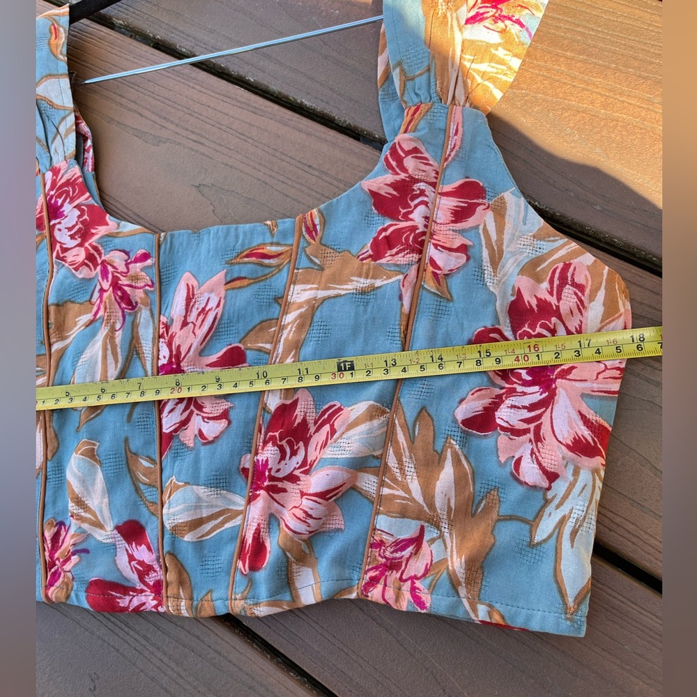 NWT Band of gypsies Cropped Floral Top, blue/ pink. Sz Large - Picture 7 of 8